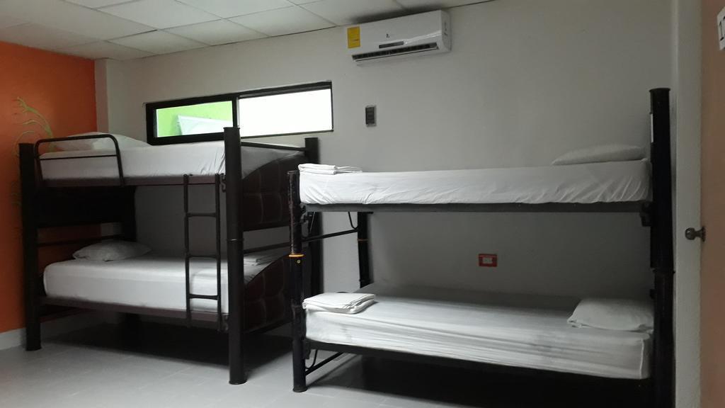 Hostel Mundo Maya Канкун Екстер'єр фото