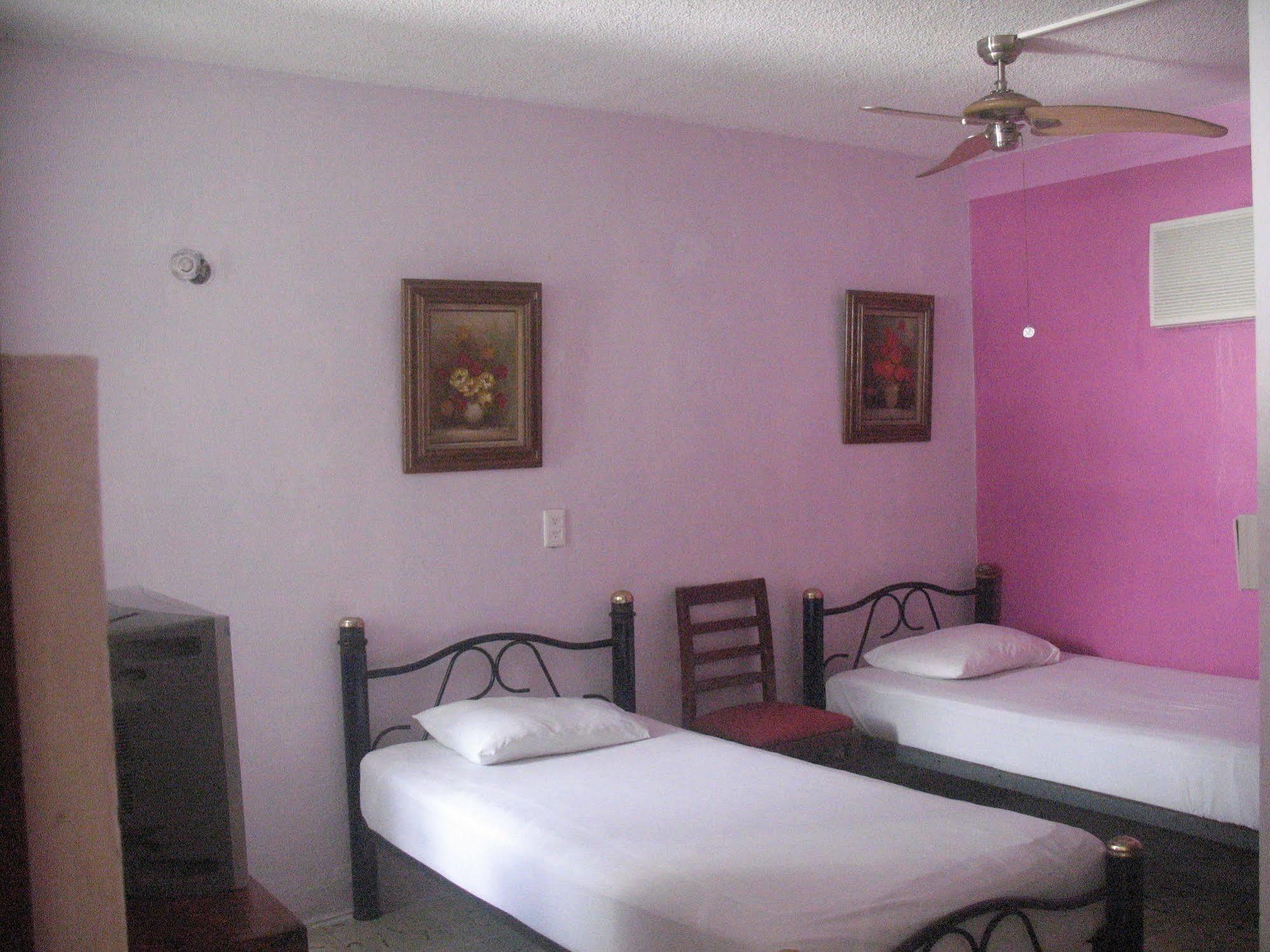 Hostel Mundo Maya Канкун Екстер'єр фото